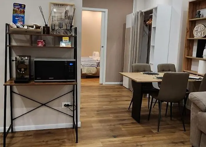 Luxury Airport Apartment